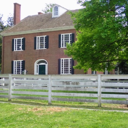 House for governing officials of community